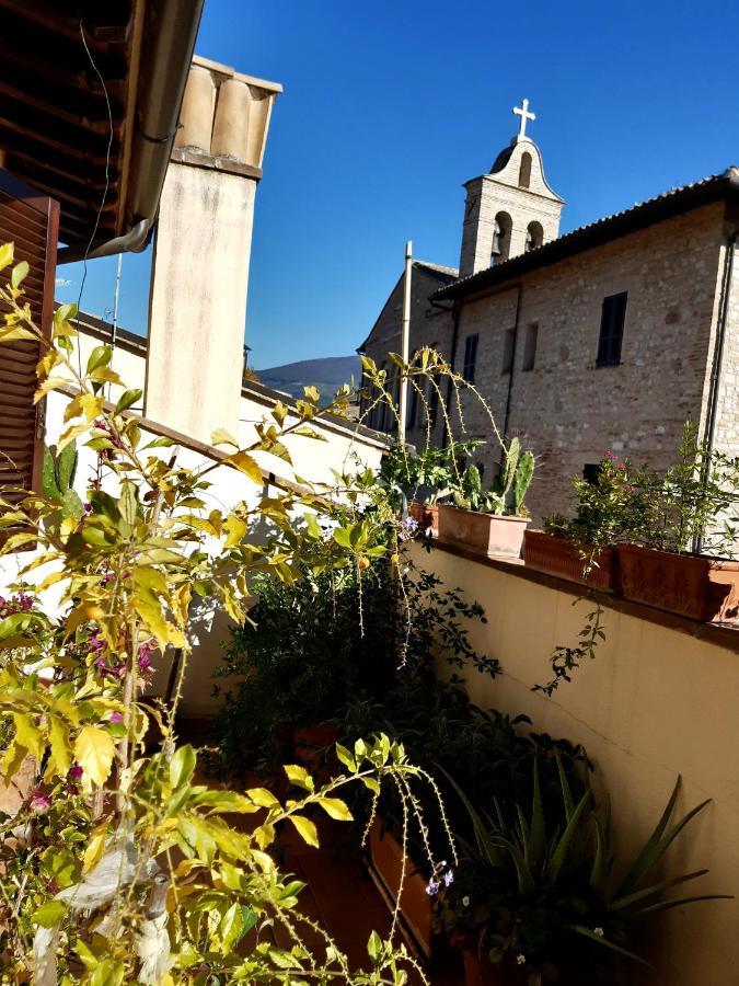 B&B La Casa Di Alice Foligno Exteriör bild