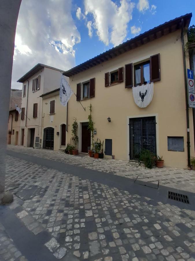 B&B La Casa Di Alice Foligno Exteriör bild