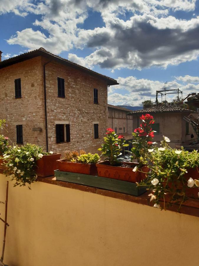 B&B La Casa Di Alice Foligno Exteriör bild